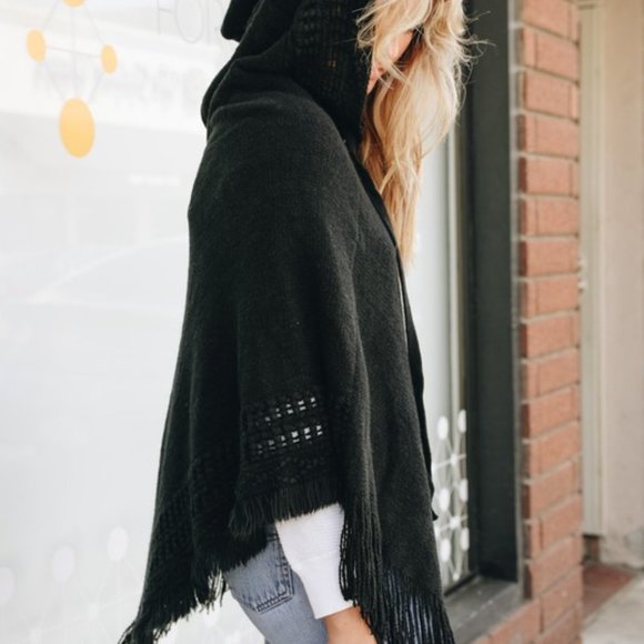 Cozy Autumn Hooded Poncho Black - Picture 7 of 9
